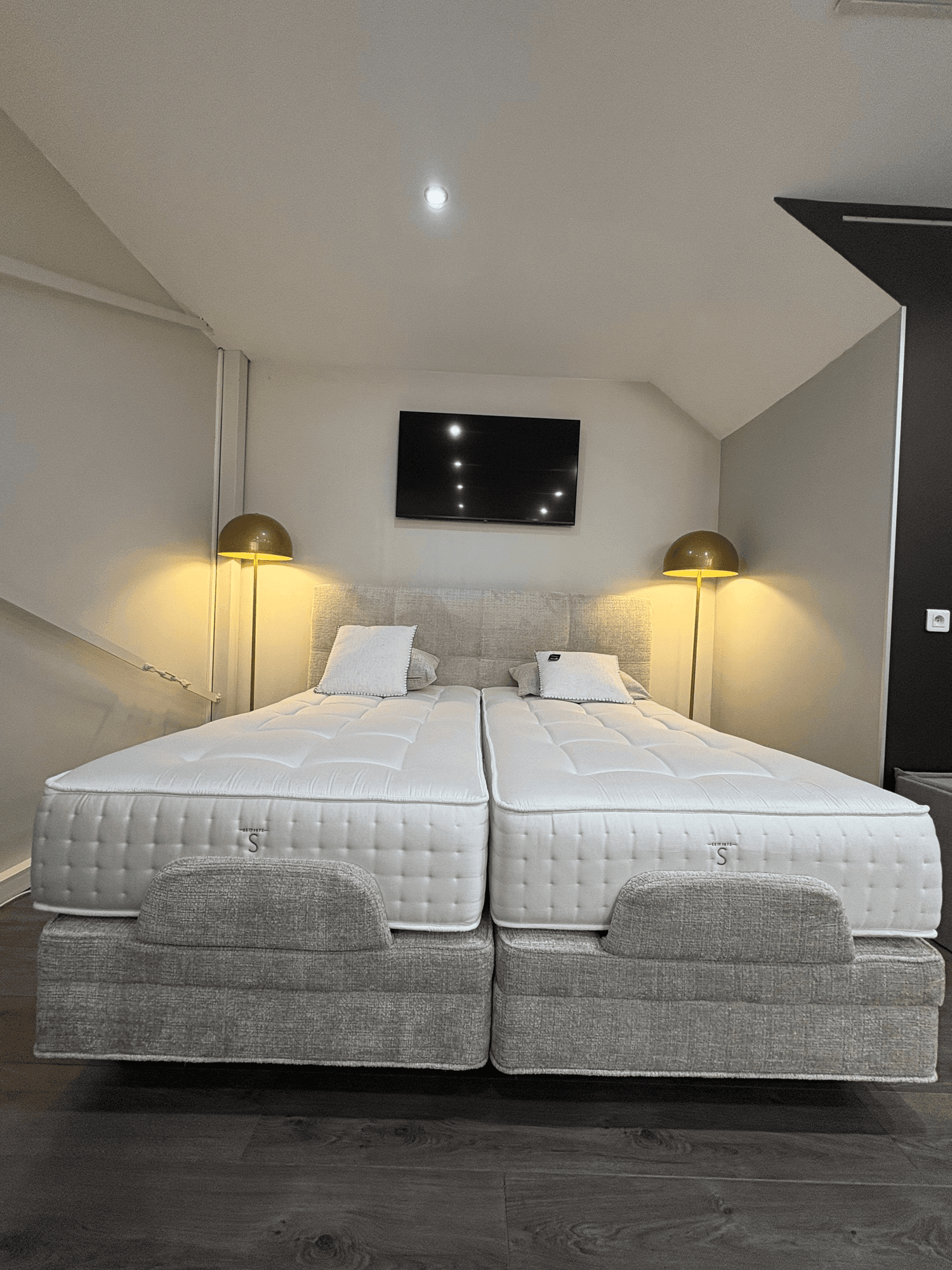 Ensemble literie en 180 Matelas +Sommier relax électrique et Tête de lit